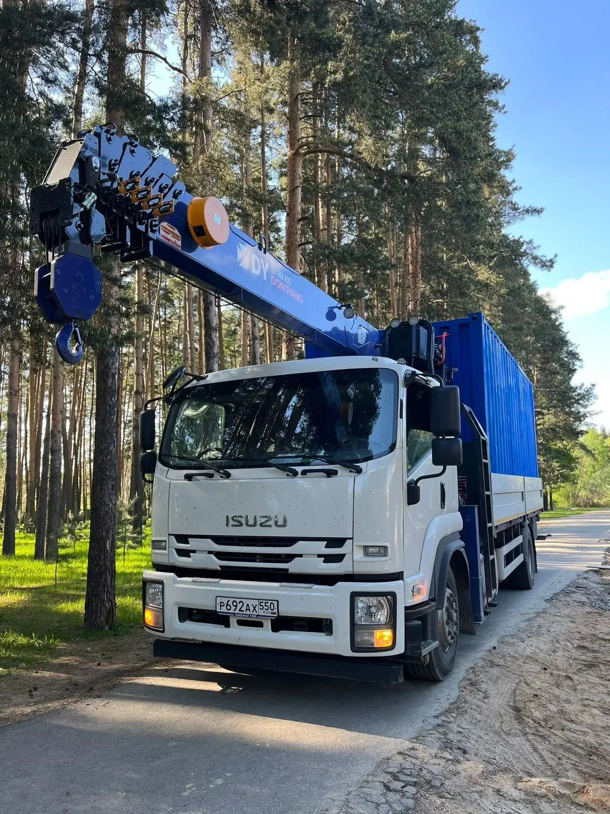 Разгрузка контейнера краном